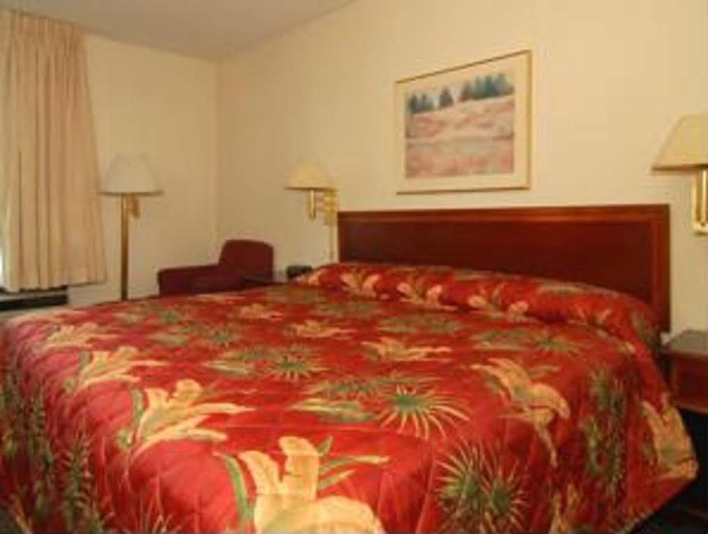 Econo Lodge Ричмънд Екстериор снимка
